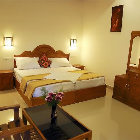Holiday Villa Thekkady Ngoại thất bức ảnh