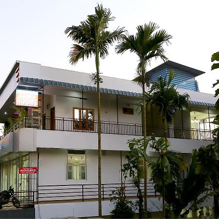 Holiday Villa Thekkady Ngoại thất bức ảnh